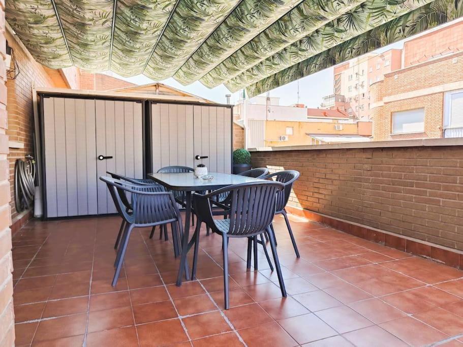 Apartamentos Turisticos Seviro Мадрид Екстериор снимка
