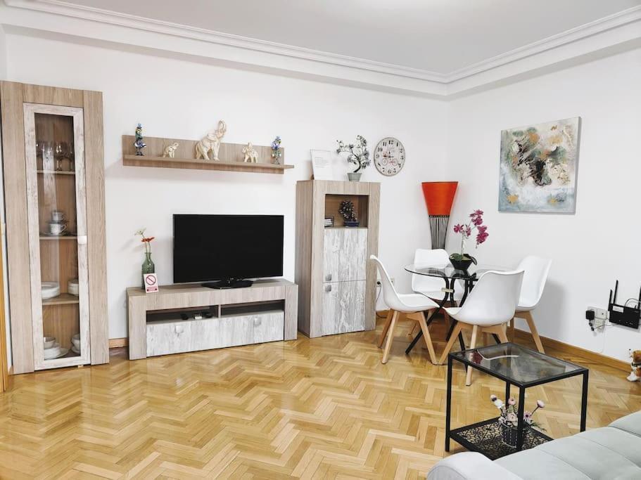 Apartamentos Turisticos Seviro Мадрид Екстериор снимка
